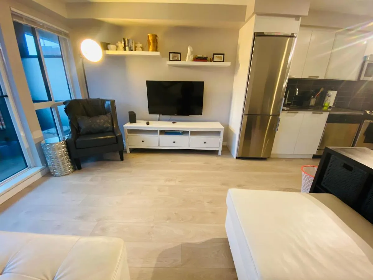 Downtown Heritage Condo With Parking Victoria